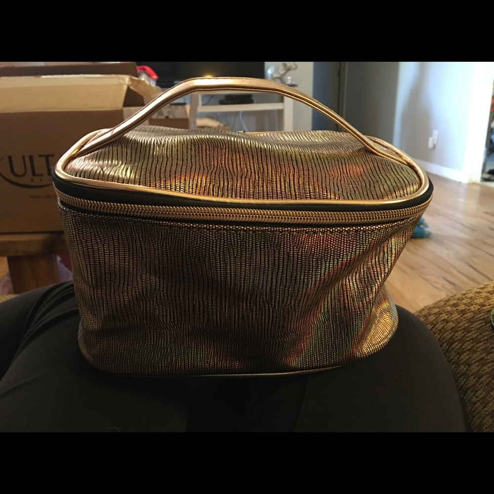 Boxycharm train case